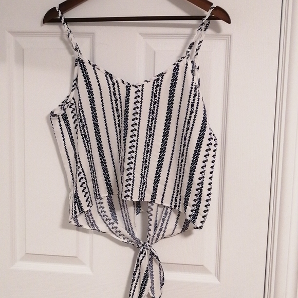 Shein Tie Front Sleeveless Top - Picture 3 of 4